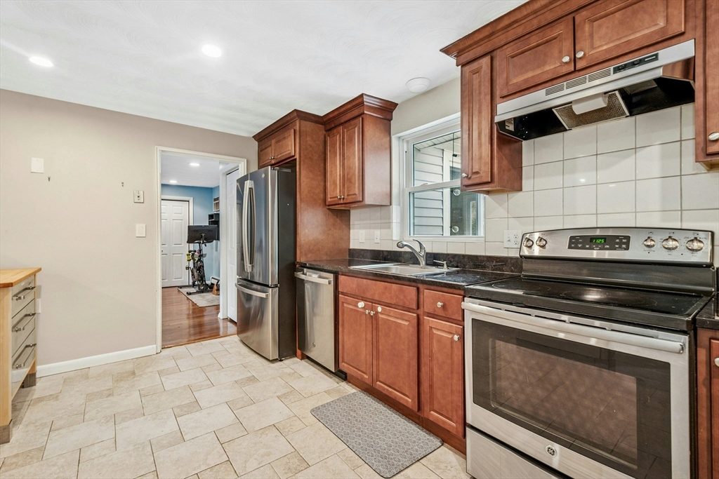 70 Donna Road Framingham, MA 01701 - Photo 12 of 33