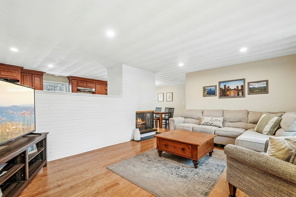 70 Donna Road Framingham, MA 01701 - Photo 8 of 33