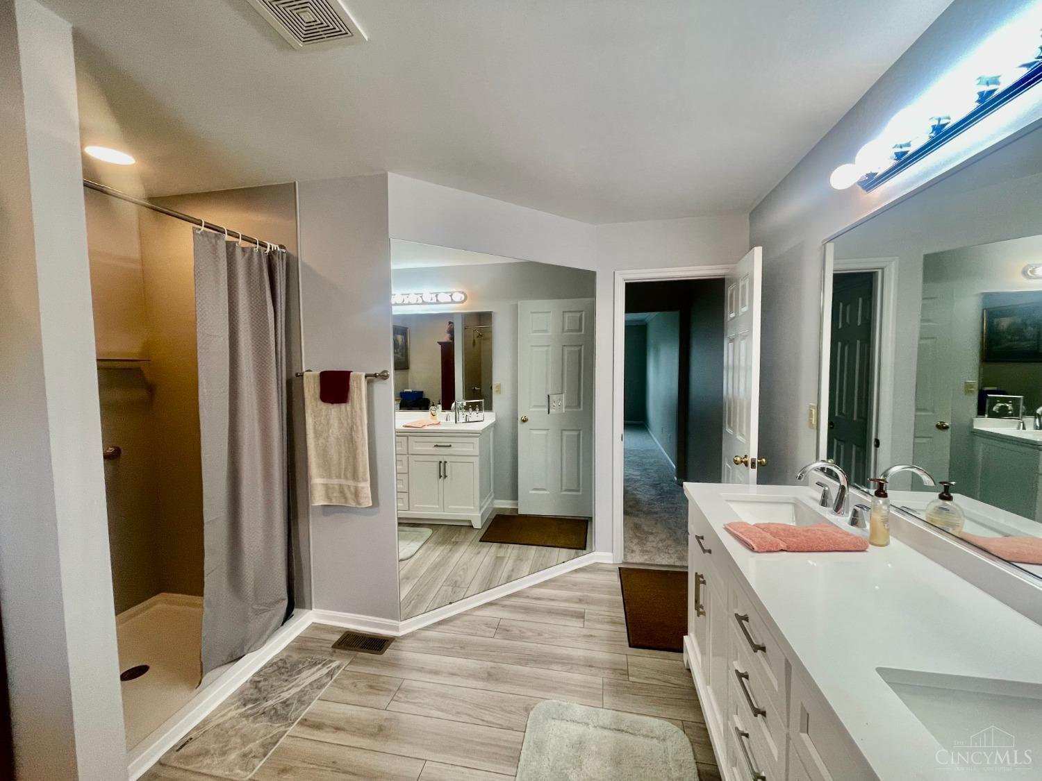 8374 Dimmick Road West Chester, OH 45241 - Photo 13 of 24 Gallery Image 13