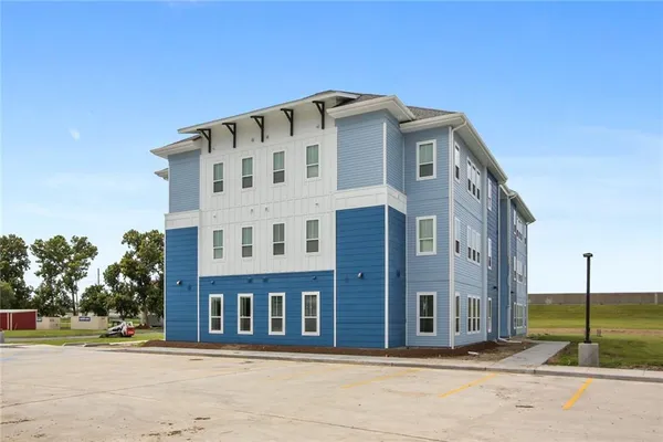 $2,000 | 400 Coconut Beach Road, Unit 101, Kenner, LA 70065