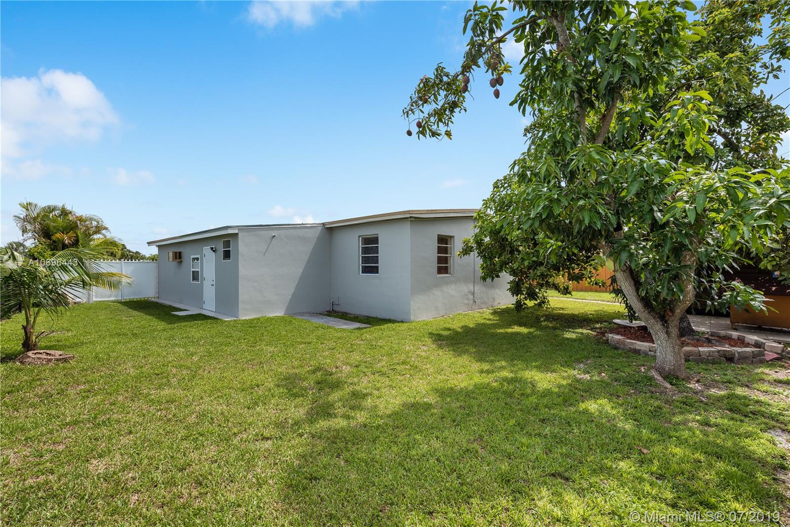11501 Southwest 40th Terrace Miami, FL 33165 - Photo 26 of 31