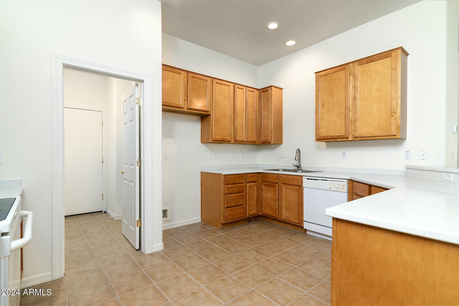 10169 East Dinosaur Ridge Road Gold Canyon, AZ 85118 - Photo 14 of 43 Kitchen to laundry