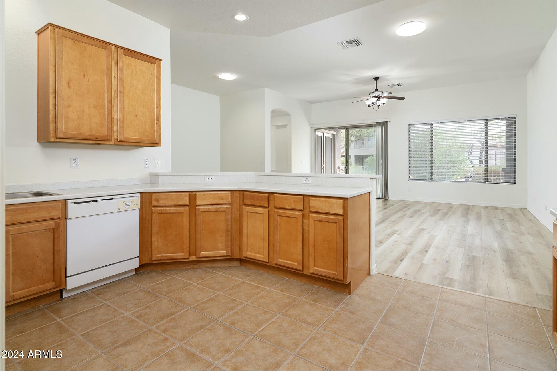 10169 East Dinosaur Ridge Road Gold Canyon, AZ 85118 - Photo 16 of 43 Open kitchen