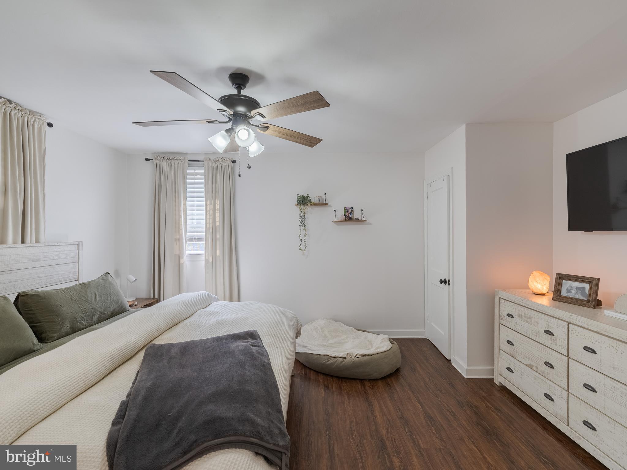 239 Hamel Avenue Glenside, PA 19038 - Photo 19 of 38 a bedroom with a bed and a flat screen tv