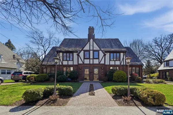 $5,200 | 54 Pomander Walk, Ridgewood, NJ 07450