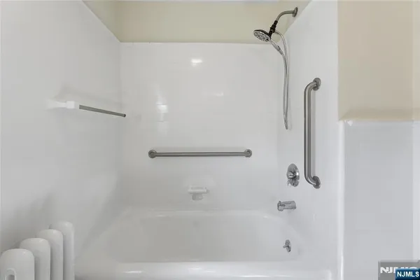 $5,200 | 54 Pomander Walk, Ridgewood, NJ 07450