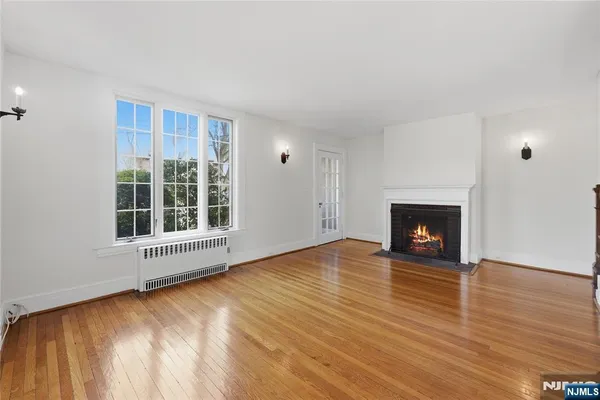 $5,200 | 54 Pomander Walk, Ridgewood, NJ 07450