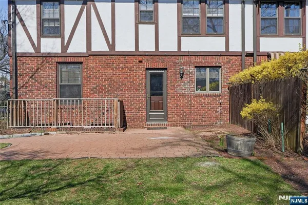 $5,200 | 54 Pomander Walk, Ridgewood, NJ 07450