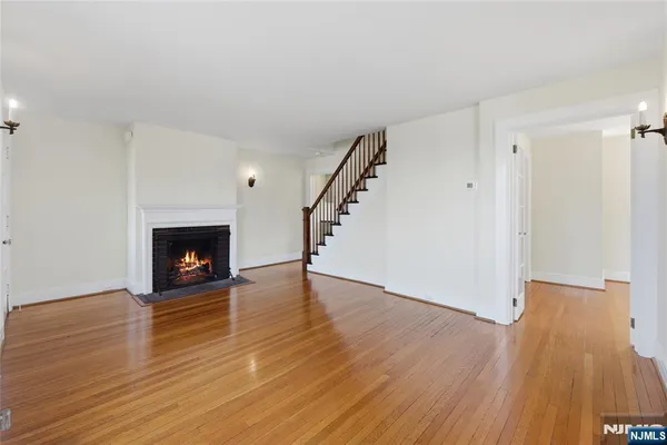 $5,200 | 54 Pomander Walk, Ridgewood, NJ 07450