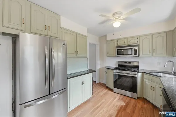 $5,200 | 54 Pomander Walk, Ridgewood, NJ 07450