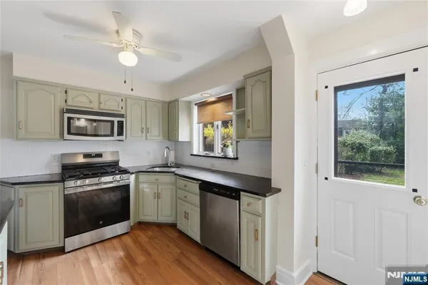 $5,200 | 54 Pomander Walk, Ridgewood, NJ 07450