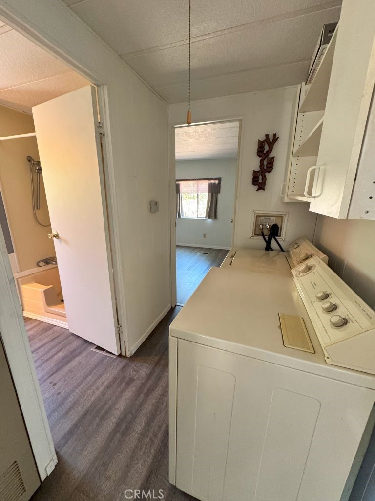 185 Grimont Road Oroville, CA 95966 - Photo 25 of 43 a utility room with dryer and washer