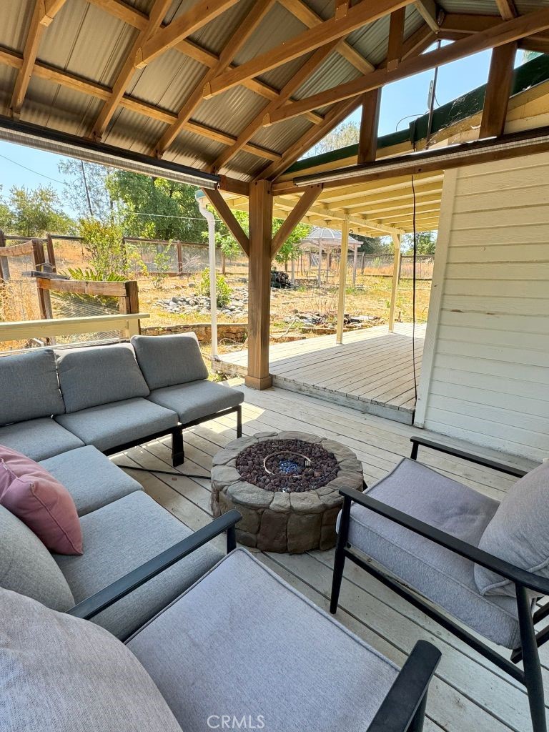 185 Grimont Road Oroville, CA 95966 - Photo 37 of 43 a living room with furniture and a window