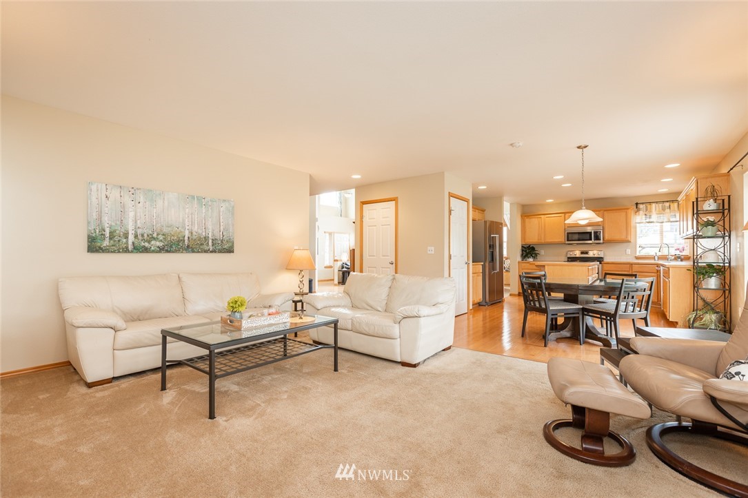 659 Shadow Avenue Northeast Renton, WA 98059 - Photo 11 of 37 a living room with furniture and a table