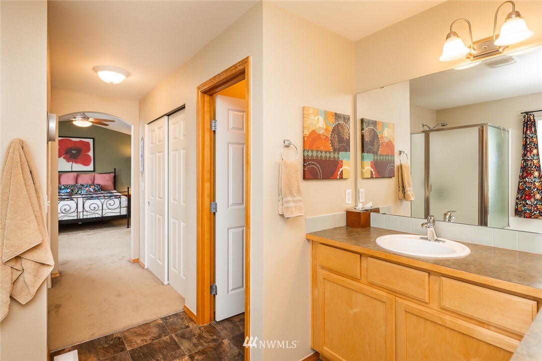 659 Shadow Avenue Northeast Renton, WA 98059 - Photo 18 of 37 a en suite bathroom with a double vanity sink and mirror