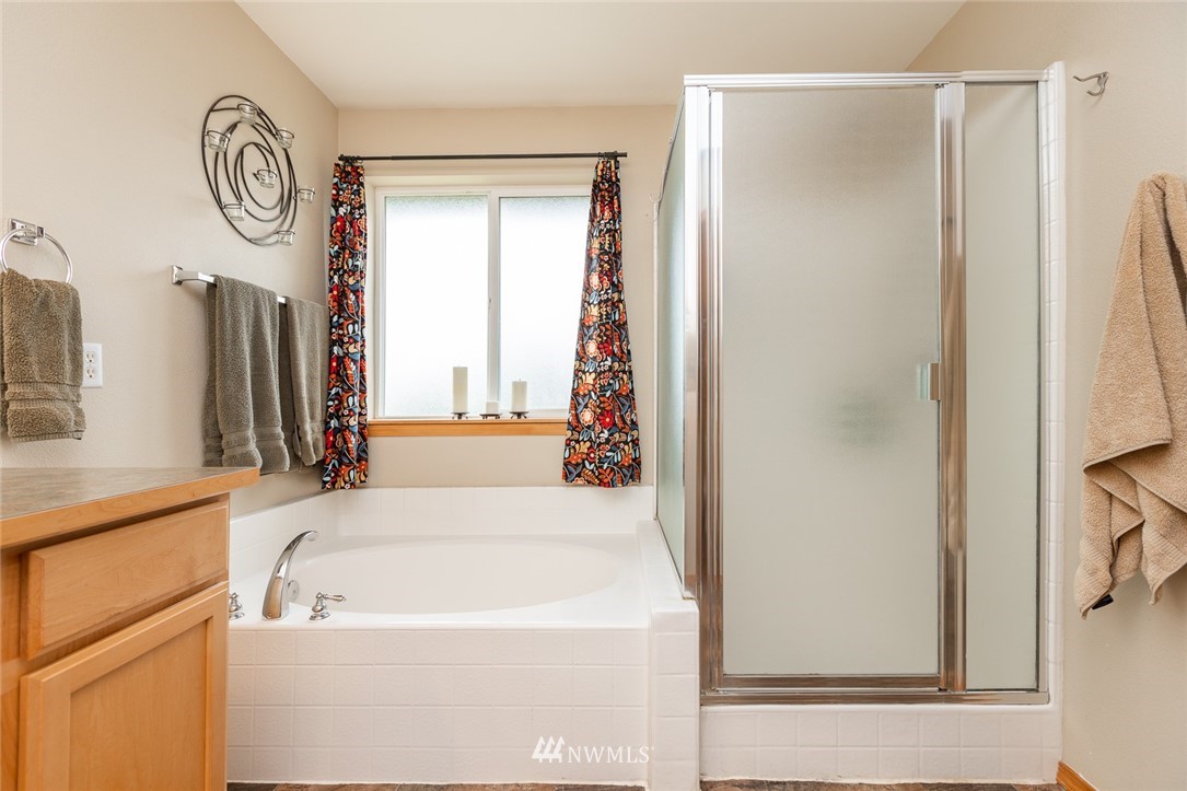 659 Shadow Avenue Northeast Renton, WA 98059 - Photo 19 of 37 a bathroom with a bathtub and a shower