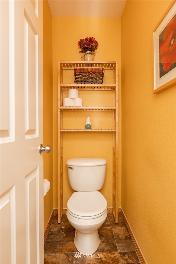 659 Shadow Avenue Northeast Renton, WA 98059 - Photo 20 of 37 a bathroom with a toilet and a shower