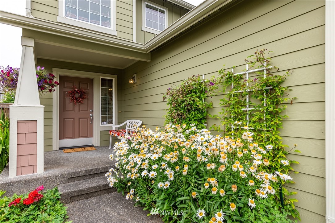 659 Shadow Avenue Northeast Renton, WA 98059 - Photo 3 of 37 a front view of a house