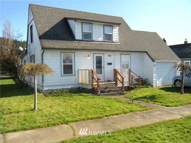 958 Southwest Cascade Avenue Chehalis, WA 98532 - Photo 1 of 12 Gallery Image 1