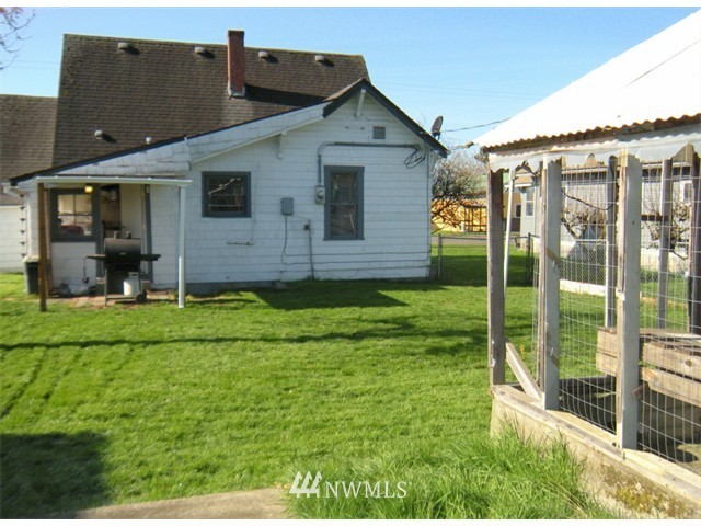 958 Southwest Cascade Avenue Chehalis, WA 98532 - Photo 2 of 12 Gallery Image 2
