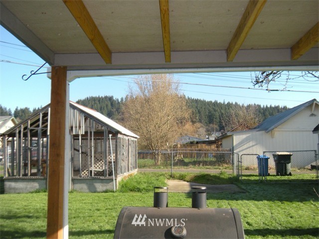 958 Southwest Cascade Avenue Chehalis, WA 98532 - Photo 3 of 12 Gallery Image 3