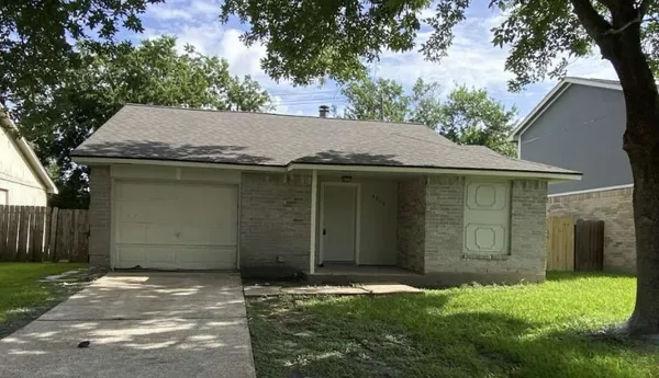 a view of a small house with garage