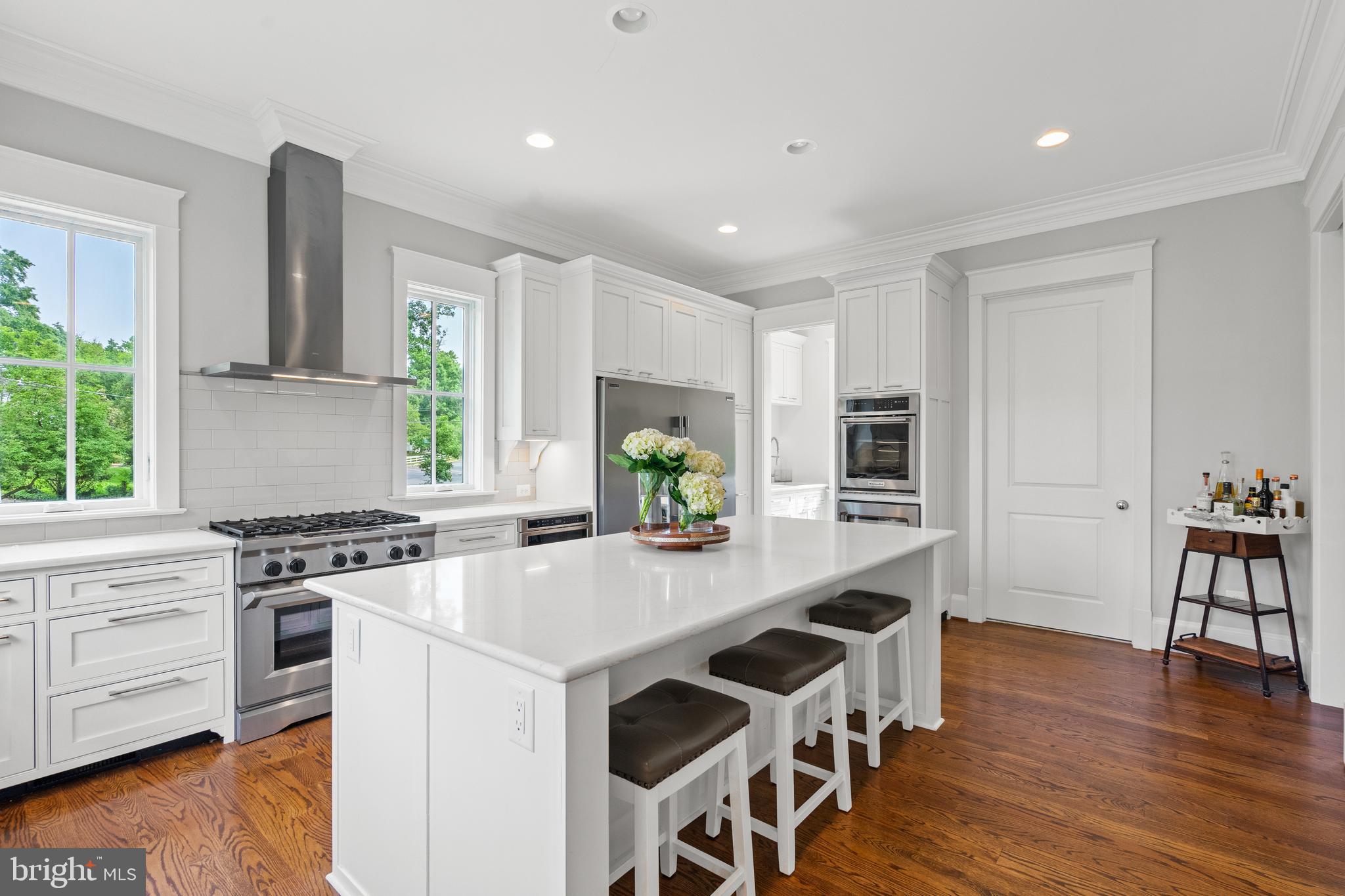 2436 Ridge Rd Drive Alexandria, VA 22302 - Photo 21 of 80 Kitchen Breakfast Bar