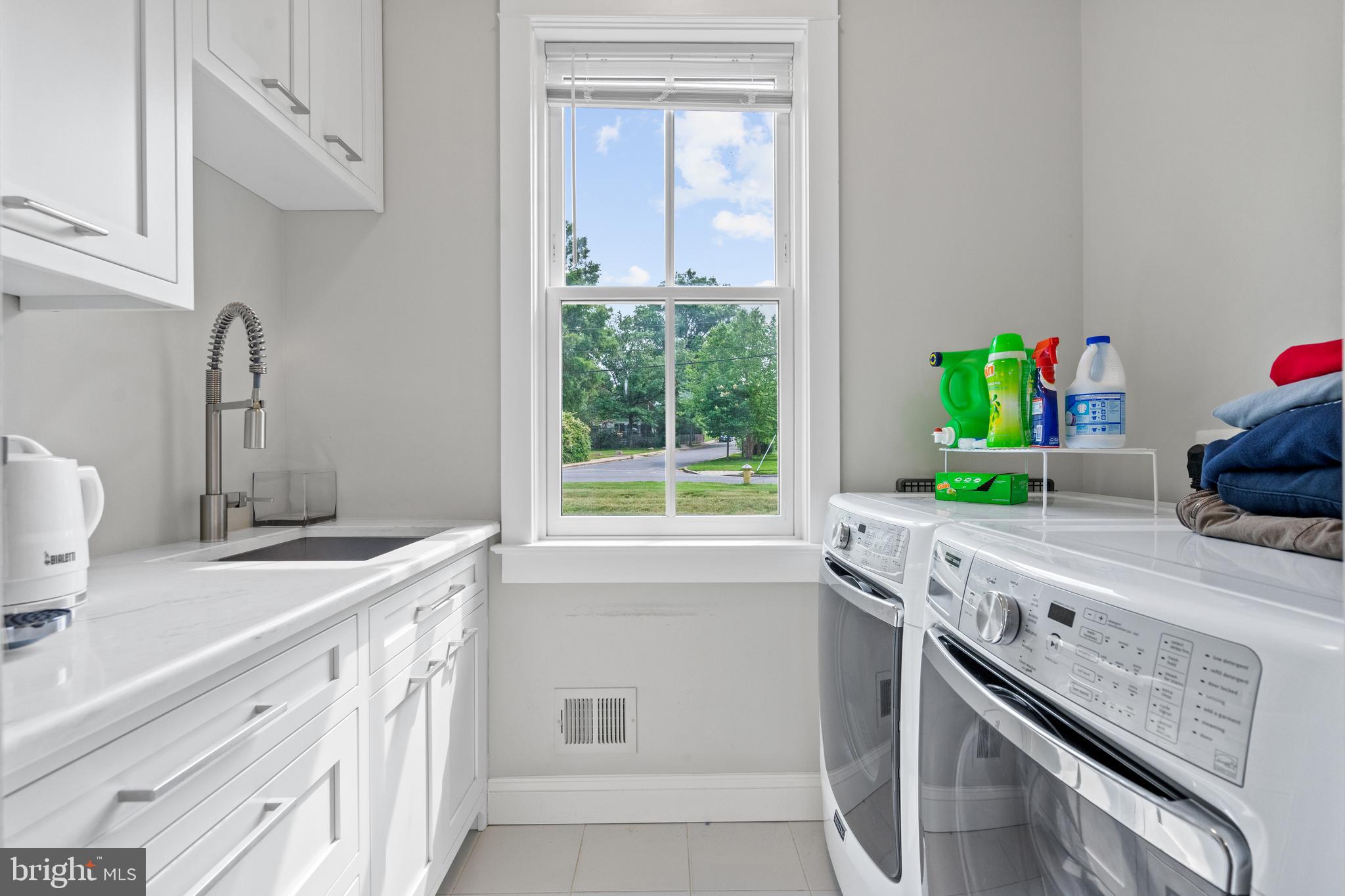 2436 Ridge Rd Drive Alexandria, VA 22302 - Photo 27 of 80 Laundry Room