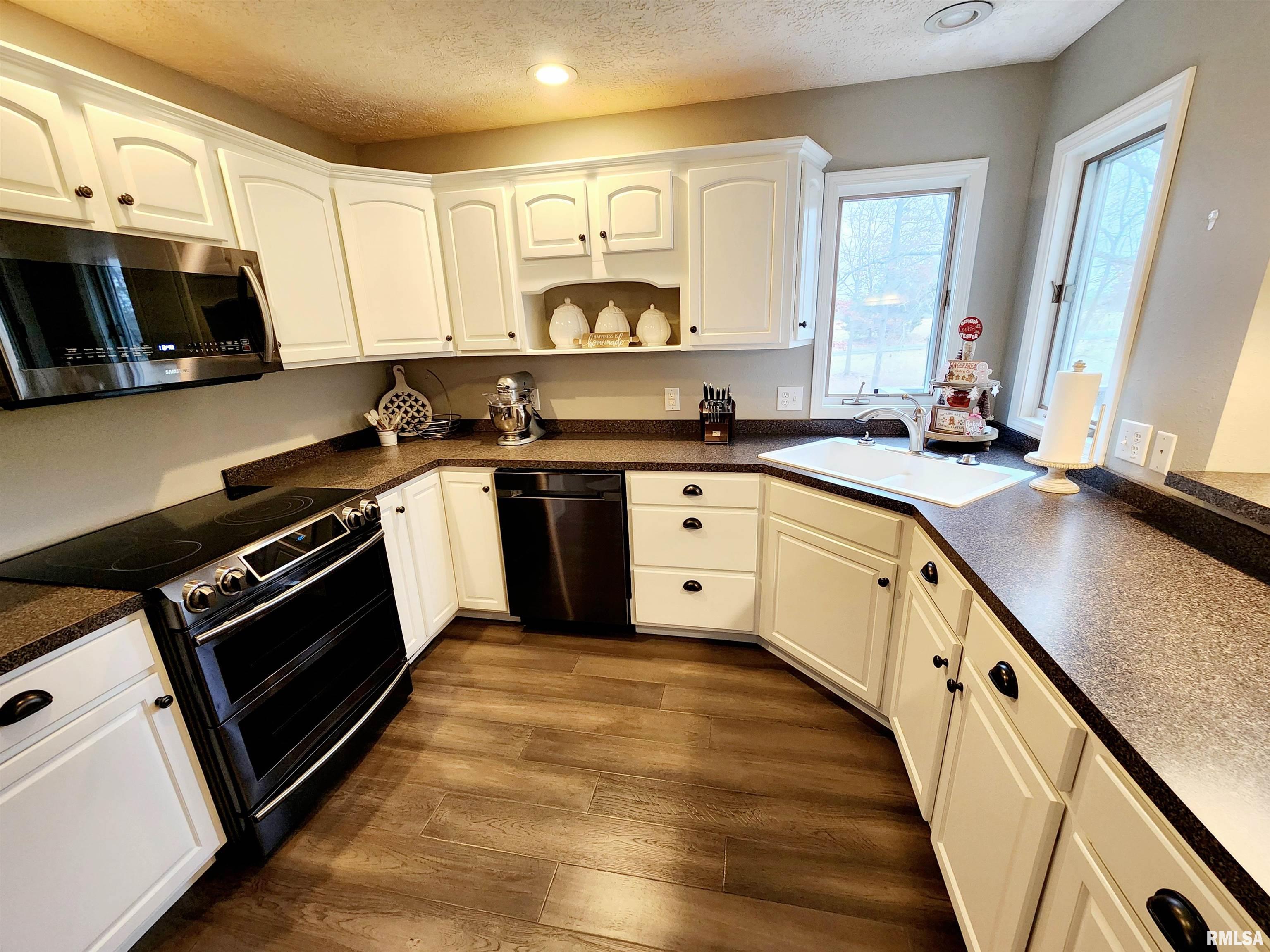 2004 North Woods Place Mount Vernon, IL 62864 - Photo 12 of 57