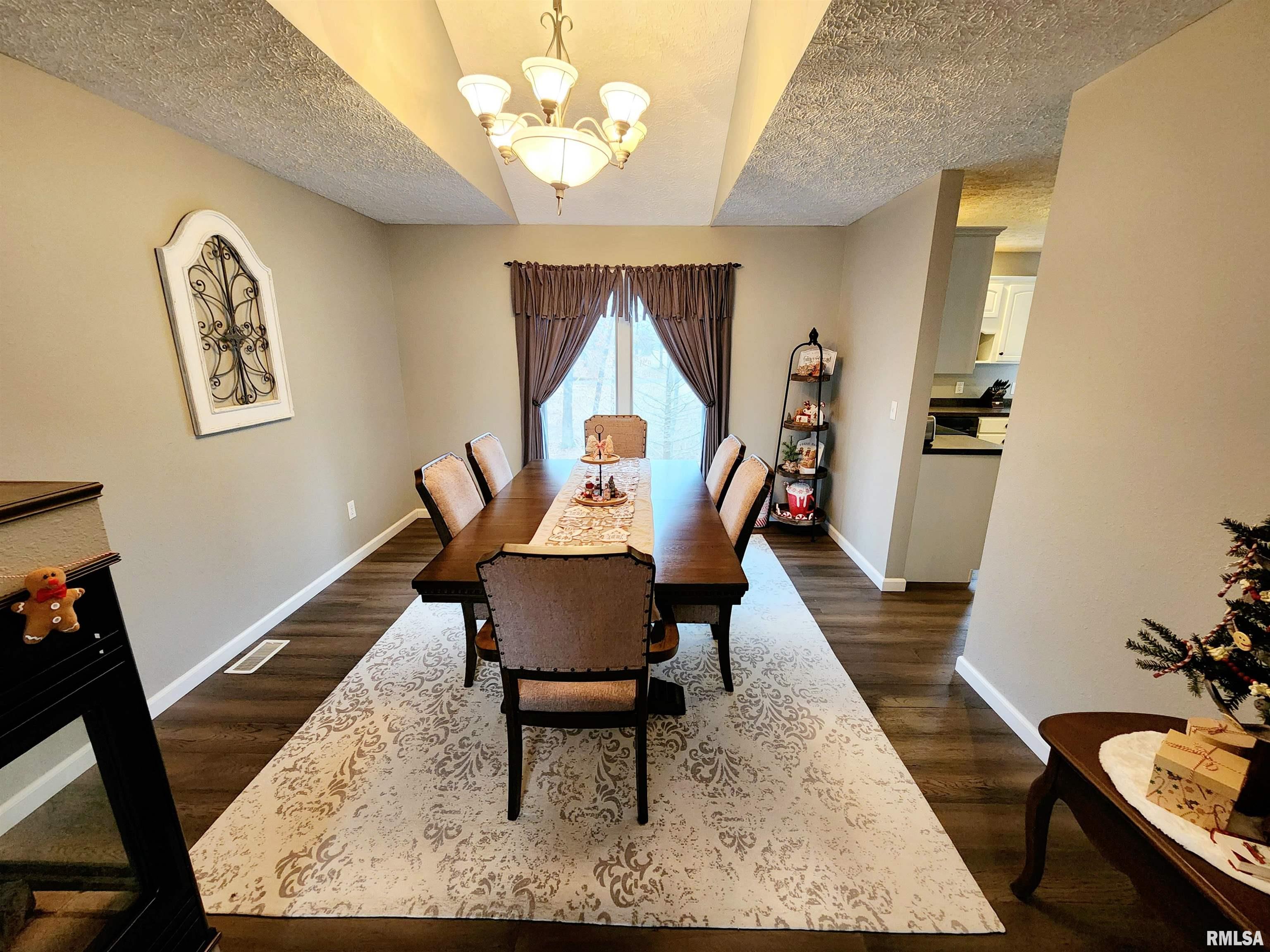 2004 North Woods Place Mount Vernon, IL 62864 - Photo 9 of 57