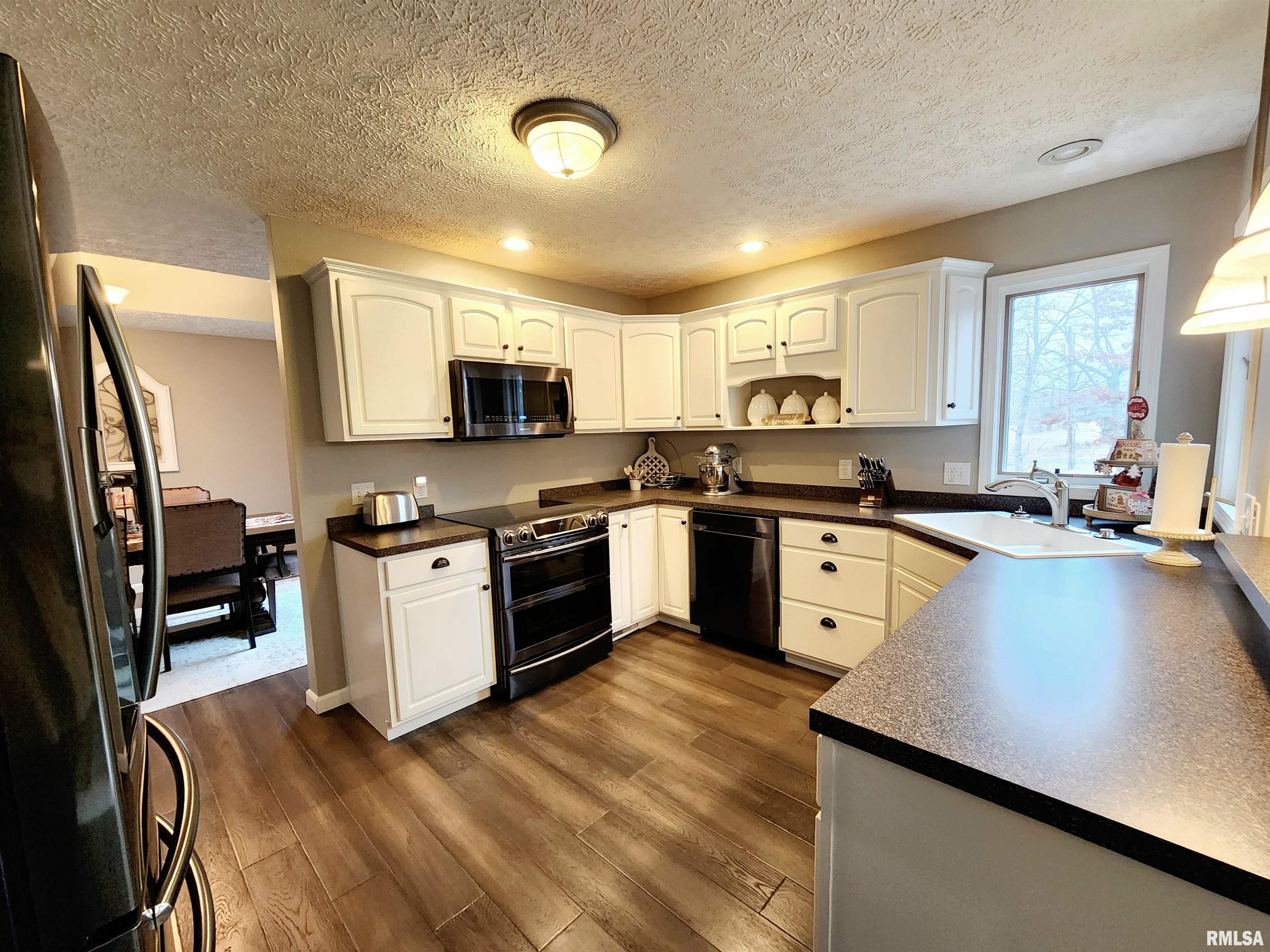 2004 North Woods Place Mount Vernon, IL 62864 - Photo 10 of 57