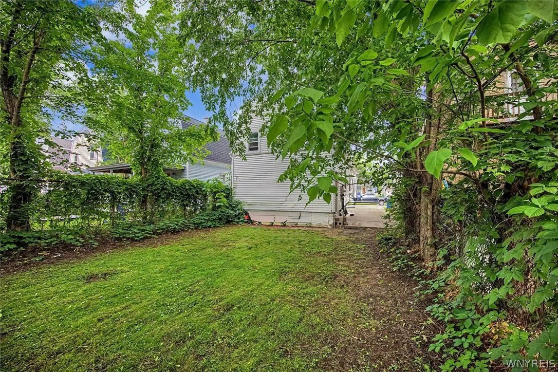 31 Riverside Avenue Buffalo, NY 14207 - Photo 10 of 29