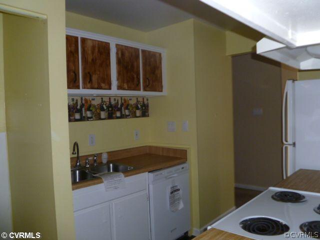 5718 Linda Road Sandston, VA 23150 - Photo 3 of 10 Kitchen