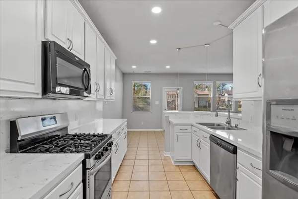 $2,250 | 71 Summer Haze Circle, The Woodlands, TX 77382