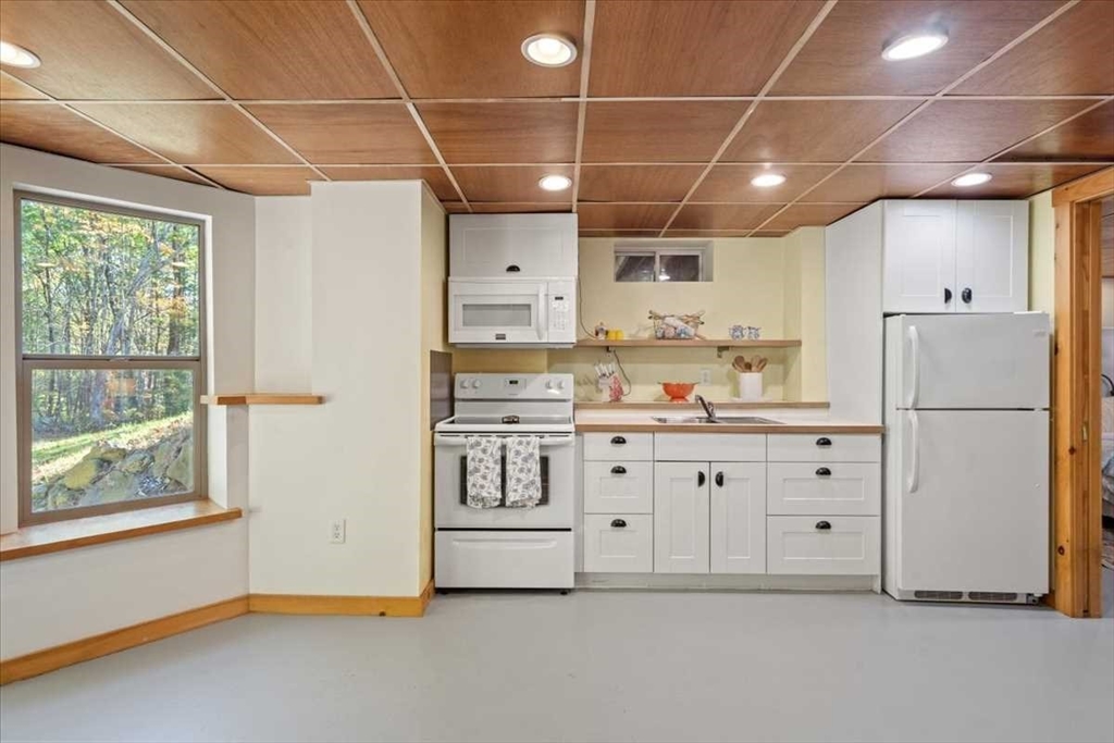 193 Nichewaug Road Petersham, MA 01366 - Photo 32 of 42