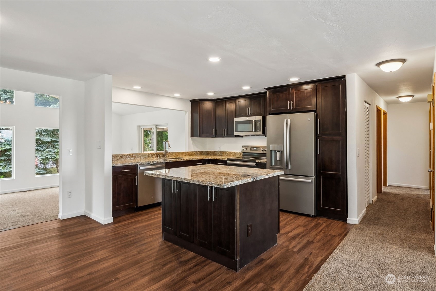 21019 Elberta Road Lynnwood, WA 98036 - Photo 3 of 23 Gallery Image 3