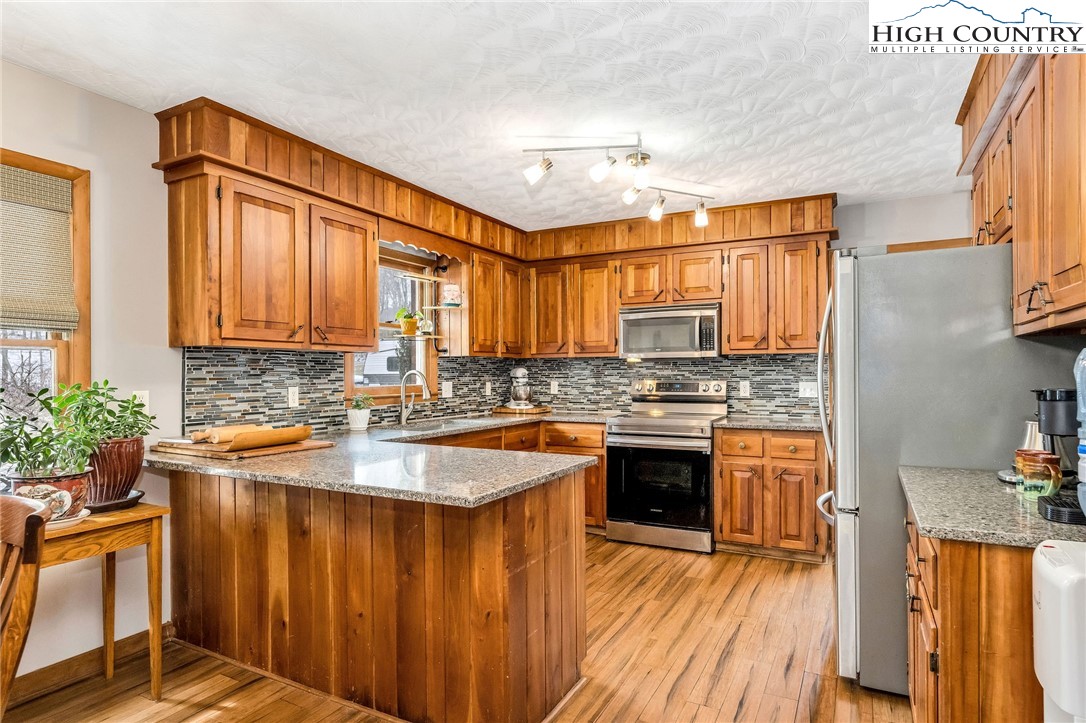 1417 Black Bear Inn Road West Jefferson, NC 28694 - Photo 11 of 27