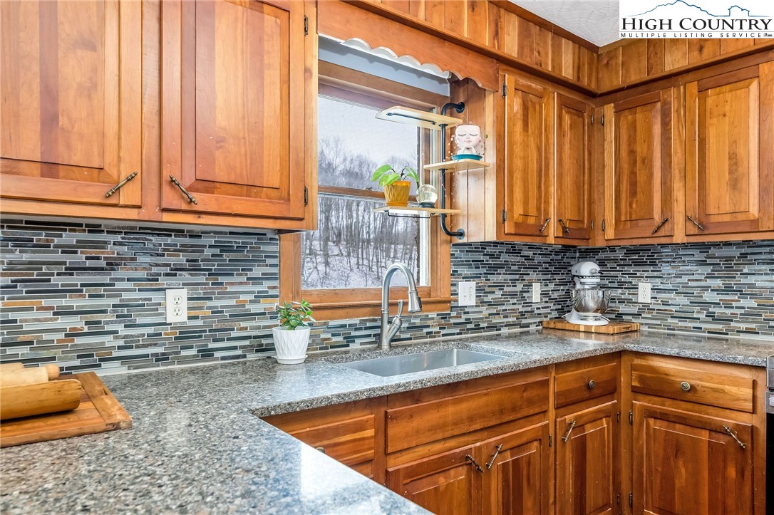 1417 Black Bear Inn Road West Jefferson, NC 28694 - Photo 12 of 27