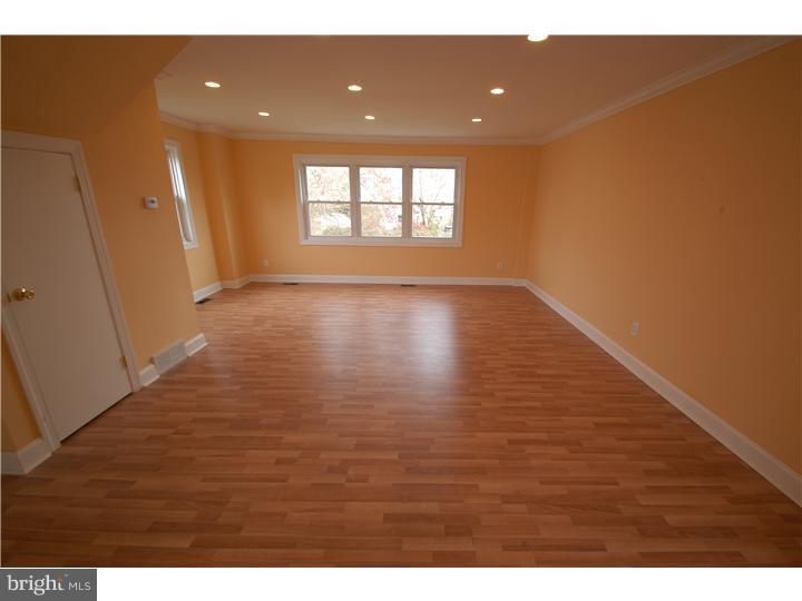 12137 Barbary Road Philadelphia, PA 19154 - Photo 5 of 17 Foyer