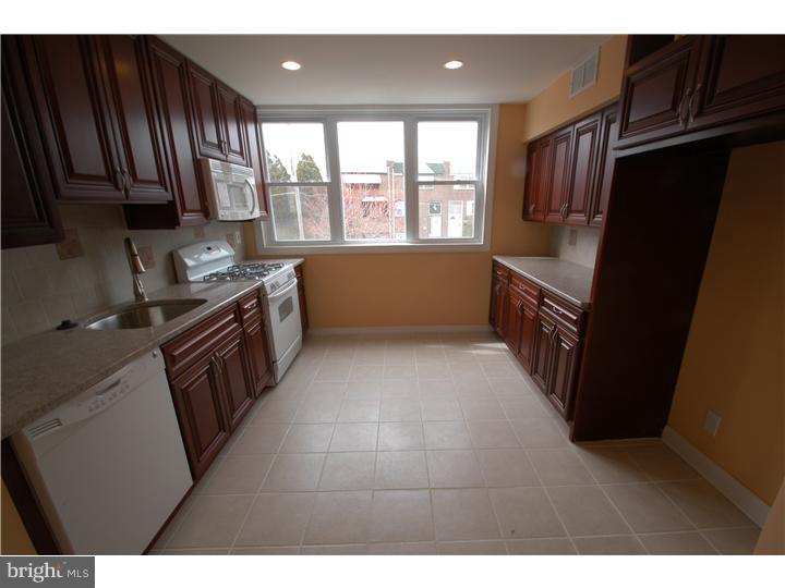 12137 Barbary Road Philadelphia, PA 19154 - Photo 6 of 17 Kitchen