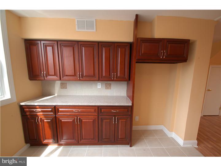12137 Barbary Road Philadelphia, PA 19154 - Photo 8 of 17 Kitchen