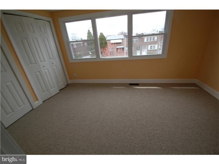 12137 Barbary Road Philadelphia, PA 19154 - Photo 9 of 17 Bedroom - Main