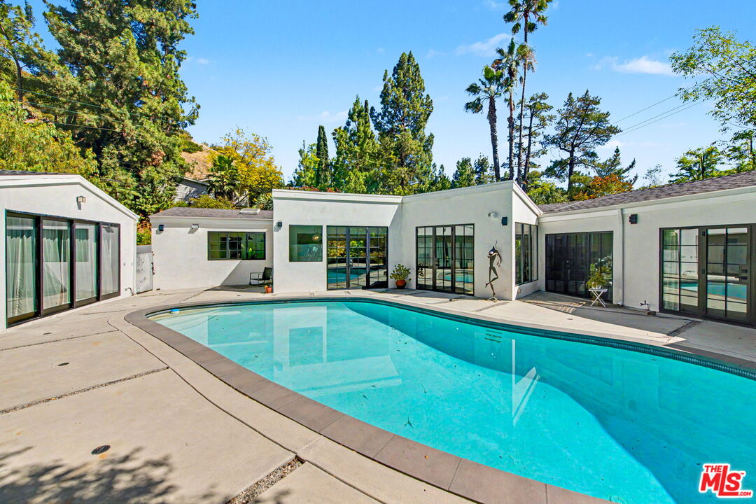 13019 Sky Valley Road Los Angeles, CA 90049 - Photo 44 of 49
