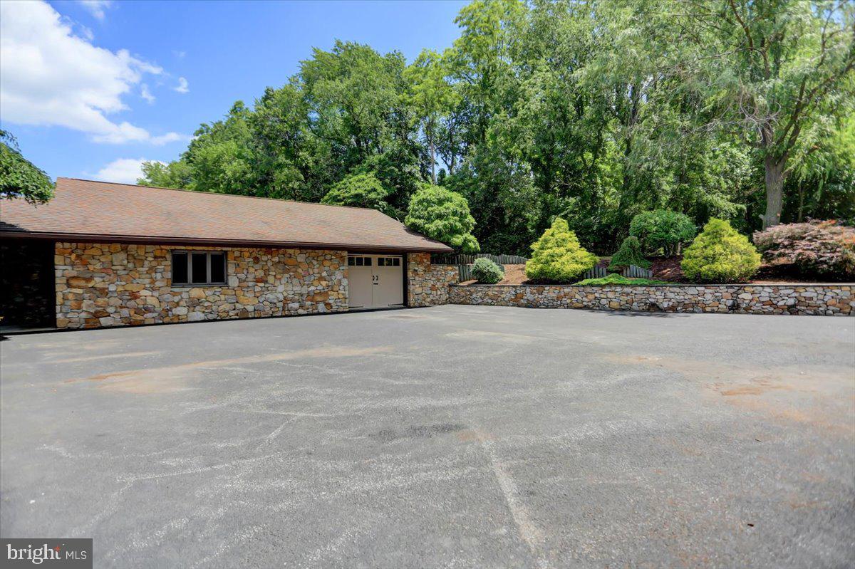 6685 Furnace Road Waynesboro, PA 17268 - Photo 37 of 45 view of detached garage