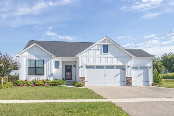 $442,400 | 1731 South 5th Street, Eldridge, IA 52748