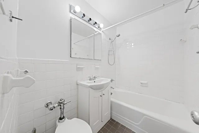 $699,000 | 201 East 36th Street, Unit 14F | Murray Hill