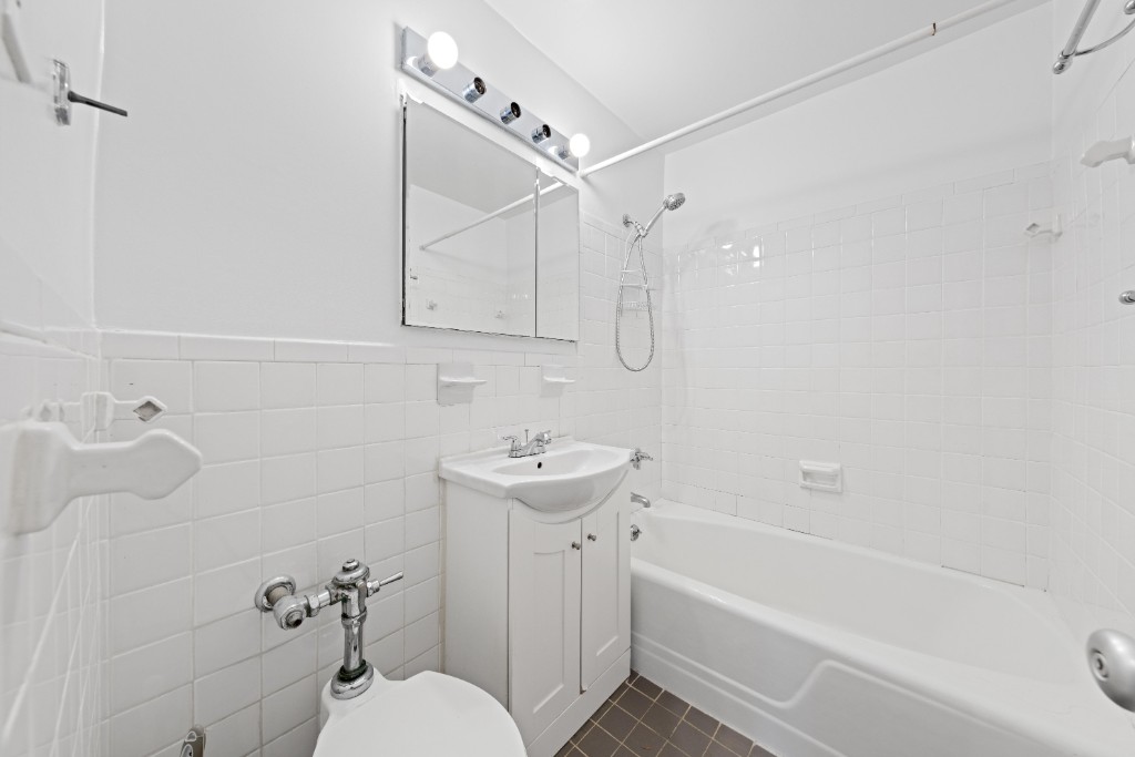 201 East 36th Street, Unit 14F Manhattan, NY 10016 - Photo 13 of 15 Photo 13