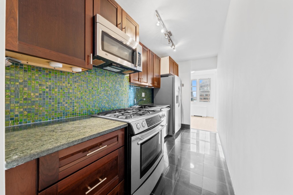 201 East 36th Street, Unit 14F Manhattan, NY 10016 - Photo 9 of 15 Photo 9