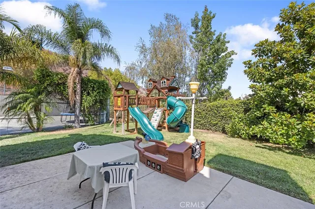 a view of backyard with a garden and trees