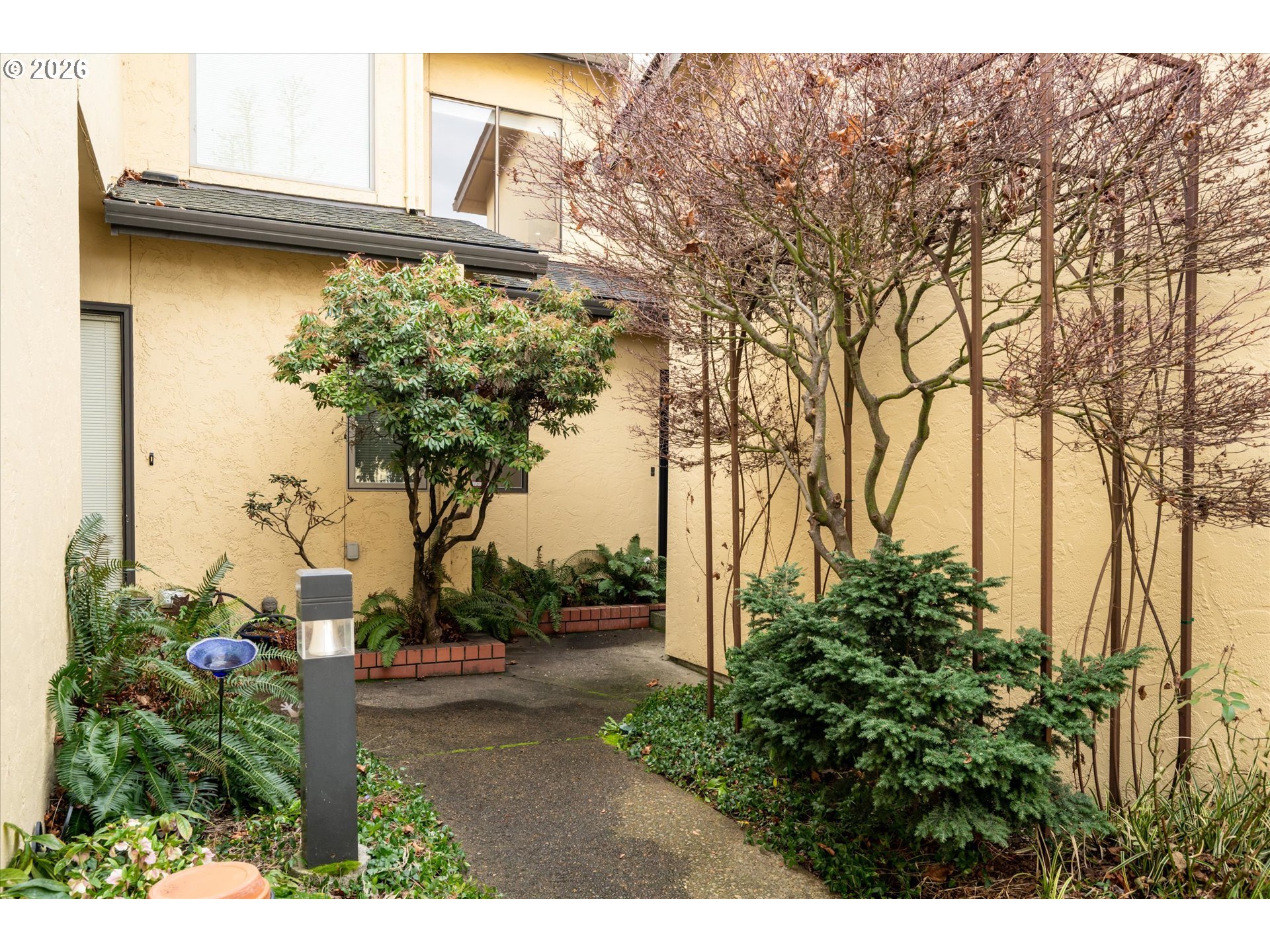 574 Wimbledon Court Eugene, OR 97401 - Photo 4 of 45